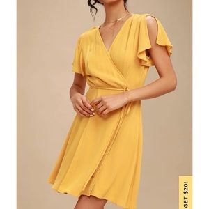 NWT yellow Lulu’s wrap dress. Size L